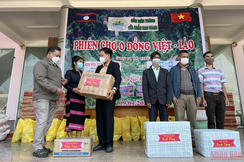 Quan hệ hữu nghị đặc biệt Việt - Lào: Tết của bạn là Tết của mình -0