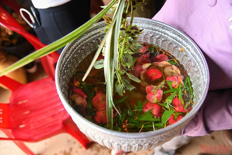 Quan hệ hữu nghị đặc biệt Việt - Lào: Tết của bạn là Tết của mình -0