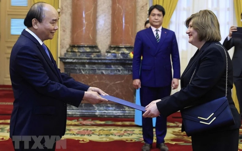 Chủ tịch nước Nguyễn Xuân Phúc tiếp Đại sứ Belarus, Đại sứ Ai Cập trình Quốc thư -0