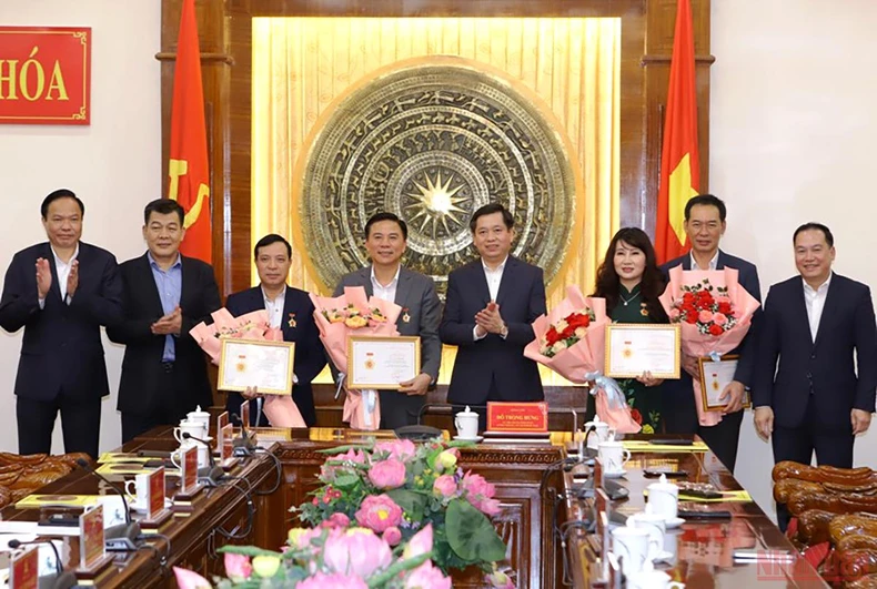 Cùng chăm lo phát triển tổ chức đảng, đoàn thể trong doanh nghiệp -0