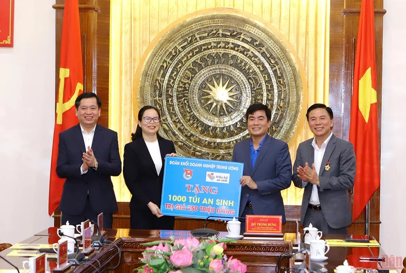 Cùng chăm lo phát triển tổ chức đảng, đoàn thể trong doanh nghiệp -0