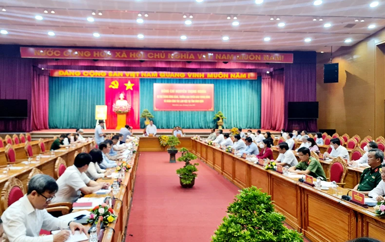 Đồng chí Nguyễn Trọng Nghĩa và Đoàn công tác của Ban Tuyên giáo Trung ương làm việc với Tỉnh ủy Bình Định -0