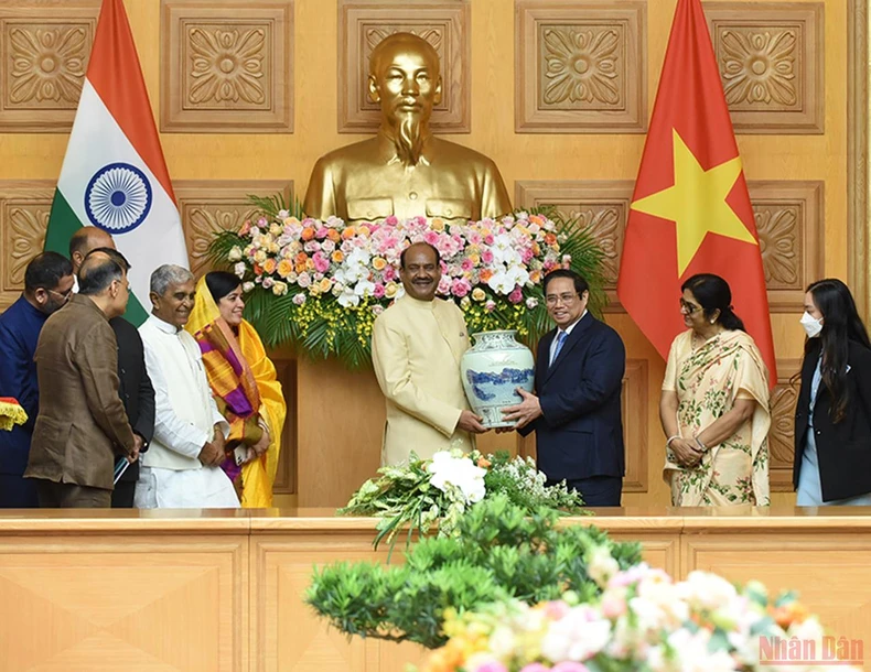 Thủ tướng Phạm Minh Chính tiếp Chủ tịch Hạ viện Ấn Độ Om Birla -0