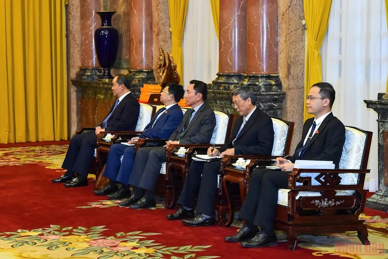 Chủ tịch nước Nguyễn Xuân Phúc tiếp Chủ tịch Hạ viện Cộng hòa Ấn Độ -0