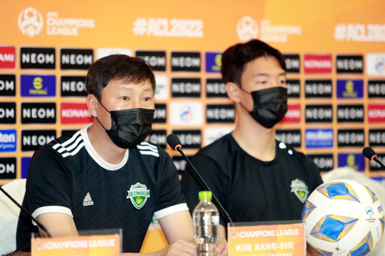 HLV Kiatisak: Đối thủ Jeonbuk là đội bóng lớn của châu Á -0