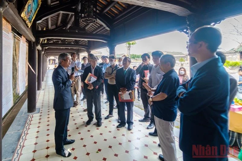 Triển lãm bản Kiều chép tay của Hoàng gia triều Nguyễn tại Đại nội Huế -0