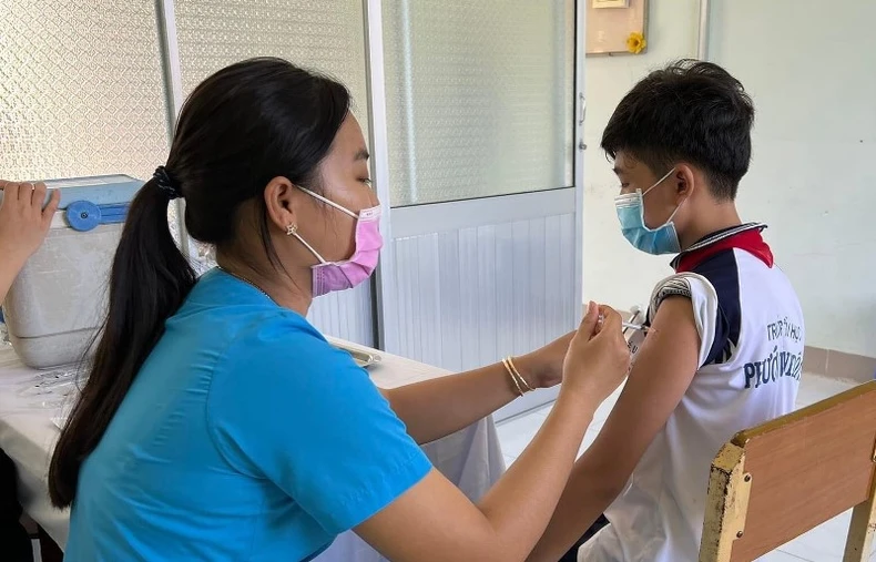Long An tiêm vaccine phòng Covid-19 cho 184.624 trẻ em từ 5 tuổi đến 11 tuổi -0
