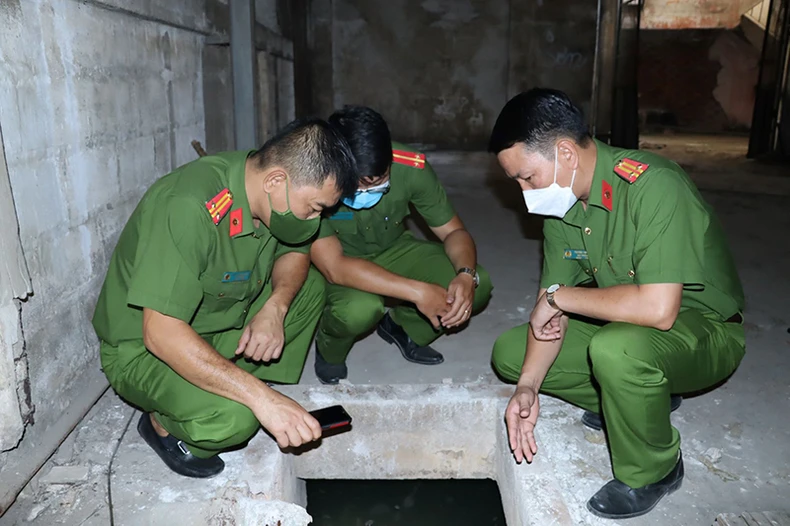 Phát hiện hơn 42 tấn chất thải nguy hại tại doanh nghiệp bóng đèn điện quang -0