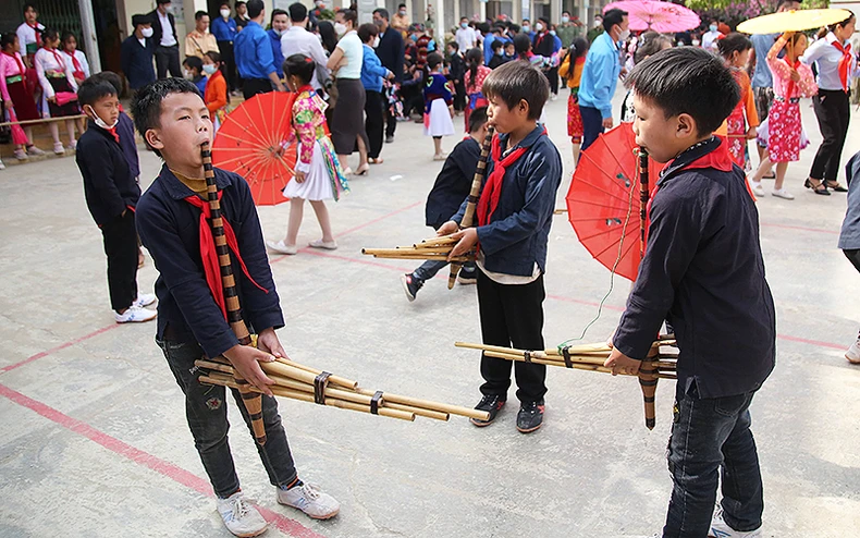Bảo tồn và đưa văn hóa truyền thống vào trường học vùng cao -0