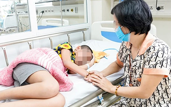 Hành trình vượt cửa tử của cậu bé 10 tuổi nhiễm Covid-19 -0
