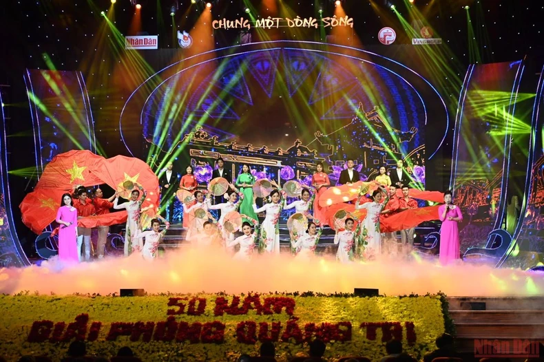 21 giờ 43 phút: Tốp nữ Nhà hát nghệ thuật Đương đại Việt Nam trình bày ca khúc “Bonjour Việt Nam” (Sáng tác: Quỳnh Anh) -0