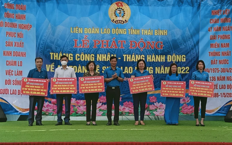 Thái Bình trao kinh phí xây dựng 54 mái ấm công đoàn -0