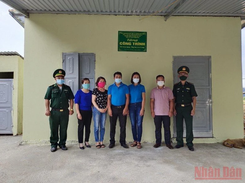 Xây dựng “Bếp ăn yêu thương” cho trẻ em nghèo biên giới -0