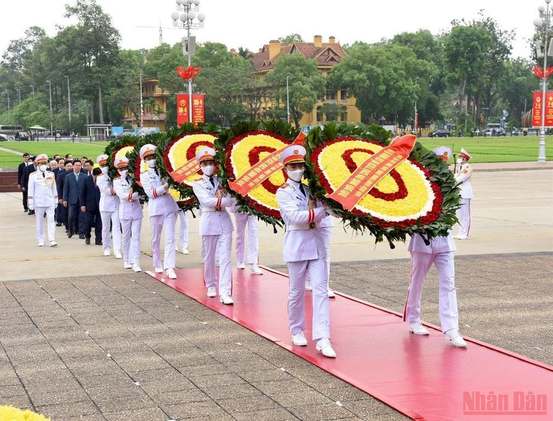 Lãnh đạo Đảng, Nhà nước vào Lăng viếng Chủ tịch Hồ Chí Minh nhân kỷ niệm 47 năm Ngày Giải phóng miền nam, thống nhất đất nước. -0