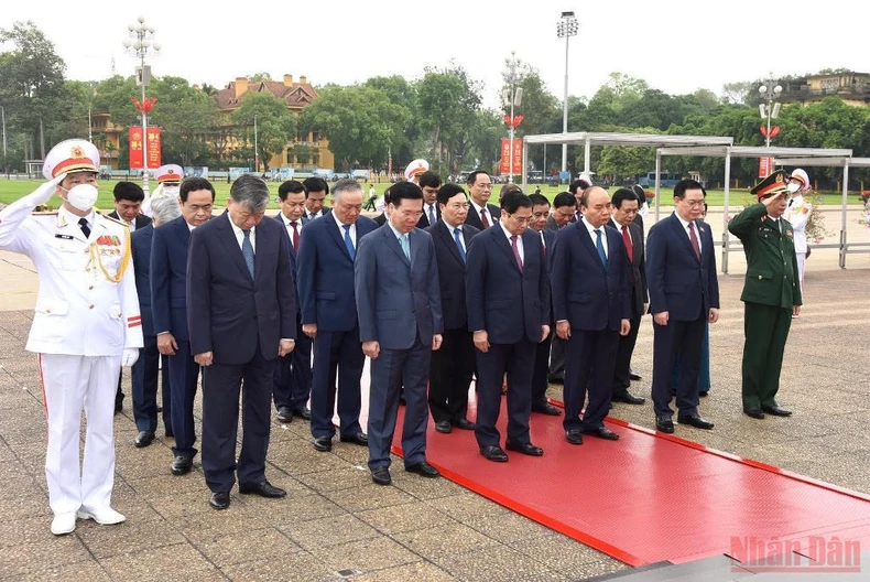 Lãnh đạo Đảng, Nhà nước vào Lăng viếng Chủ tịch Hồ Chí Minh nhân kỷ niệm 47 năm Ngày Giải phóng miền nam, thống nhất đất nước. -0