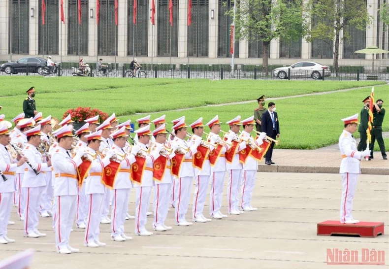 Lãnh đạo Đảng, Nhà nước vào Lăng viếng Chủ tịch Hồ Chí Minh nhân kỷ niệm 47 năm Ngày Giải phóng miền nam, thống nhất đất nước. -0