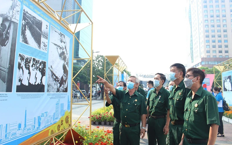 Khai mạc triển lãm ảnh với chủ đề “Thành phố Hồ Chí Minh - 47 năm cùng cả nước, vì cả nước” -0
