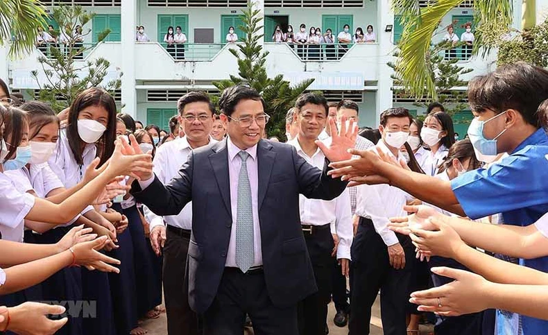 Thủ tướng thăm Trường Trung học phổ thông Dân tộc nội trú Huỳnh Cương, tỉnh Sóc Trăng -0