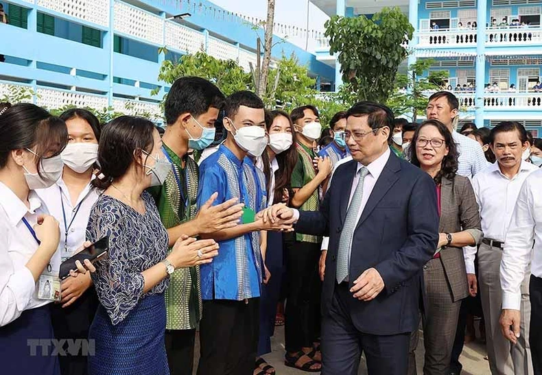 Thủ tướng thăm Trường Trung học phổ thông Dân tộc nội trú Huỳnh Cương, tỉnh Sóc Trăng -1