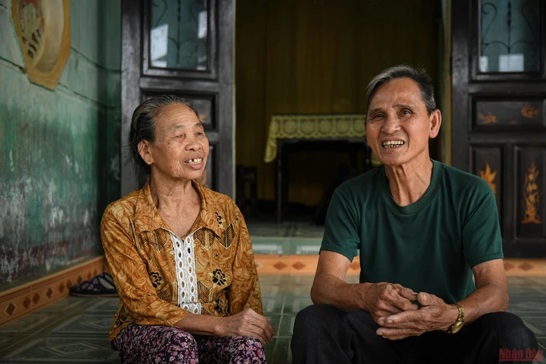Chung một dòng sông: Những mối tình đôi bờ vĩ tuyến -0