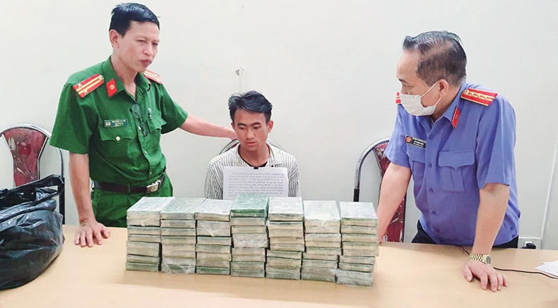 Khen thưởng các lực lượng phá thành công 2 chuyên án ma túy lớn tại Điện Biên -0