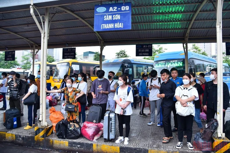 Đường phố Hà Nội ùn tắc trước kỳ nghỉ lễ 30/4-1/5 -0