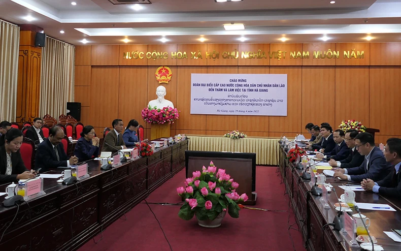 Phó Chủ tịch nước Cộng hòa Dân chủ Nhân dân Lào làm việc tại Hà Giang -0