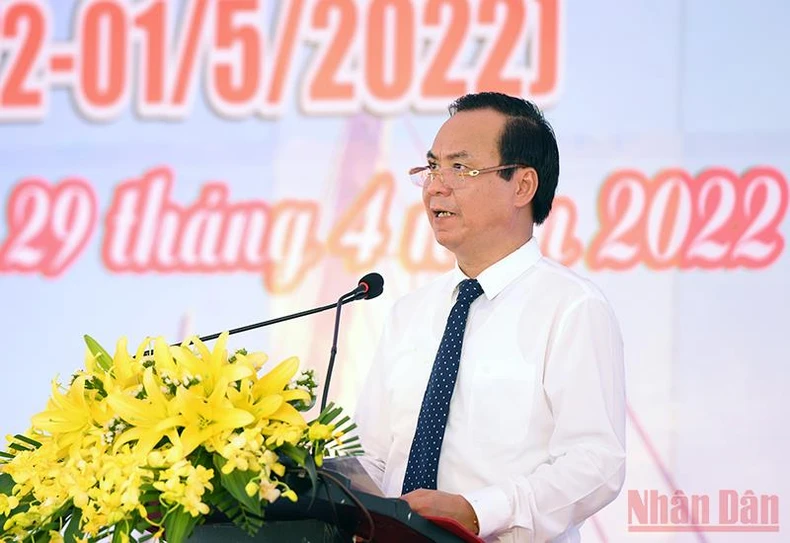Chủ tịch nước Nguyễn Xuân Phúc phát lệnh khởi công Dự án đường ven biển kết nối Hành lang kinh tế Đông Tây -0