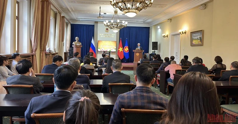 Đêm thơ, nhạc “Đất nước trọn niềm vui” của người Việt Nam tại Nga -0