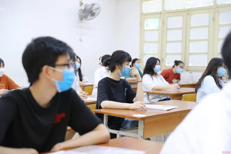 Phụ huynh mong Hà Nội sớm thông tin tuyển sinh hệ song bằng vào lớp 10 -0