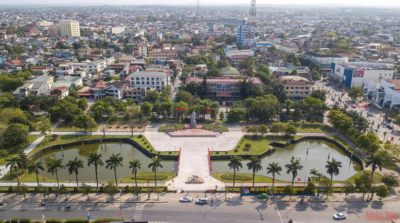 Hoa vẫn nở trên chiến trường năm xưa - Quảng Trị sau 50 năm giải phóng -0