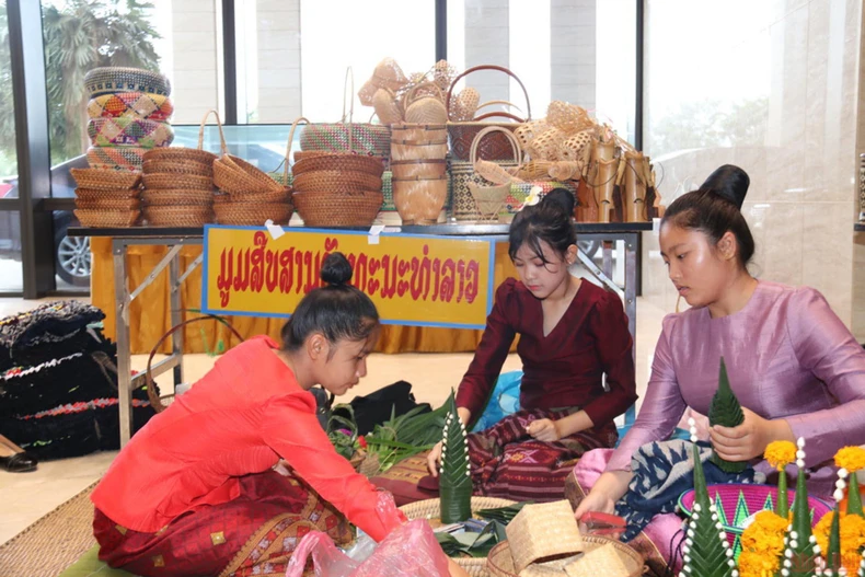 Lào tìm kiếm các biện pháp bảo đảm đời sống người lao động -0