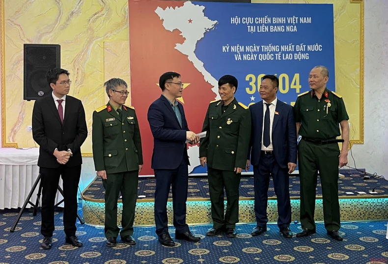 Hội Cựu chiến binh Việt Nam tại Nga gặp mặt mừng ngày thống nhất đất nước -0