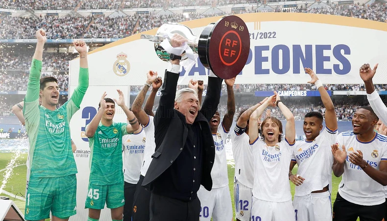 Cận cảnh “biển người” chào đón đương kim vô địch Real Madrid -0