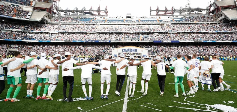 Cận cảnh “biển người” chào đón đương kim vô địch Real Madrid -0