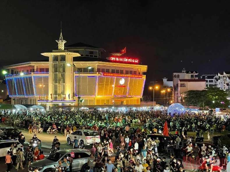 Quảng Ninh đón hơn 300 nghìn lượt khách du lịch trong kỳ nghỉ lễ -0