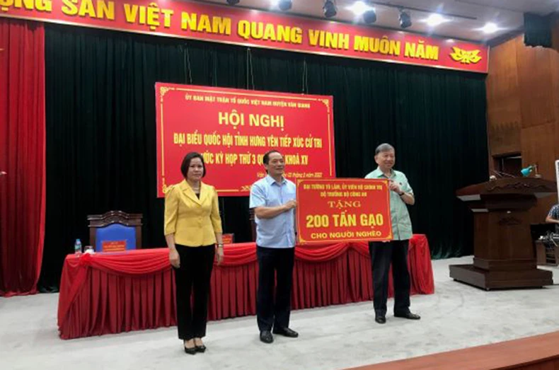 Bộ trưởng Công an Tô Lâm tiếp xúc cử tri tỉnh Hưng Yên -0