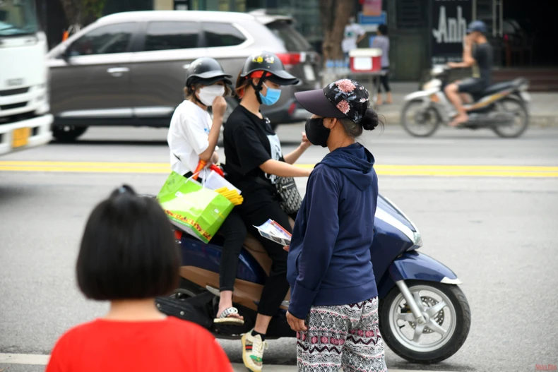 Cổ động viên Việt Nam đã sẵn sàng nhuộm đỏ chảo lửa Việt Trì -0