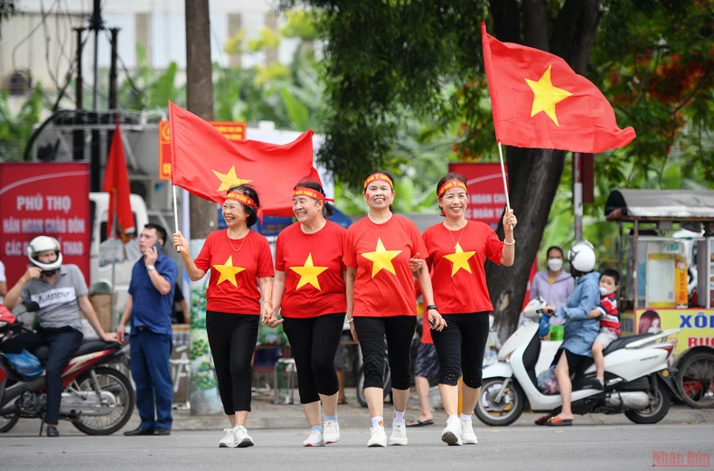 Hàng vạn cổ động viên