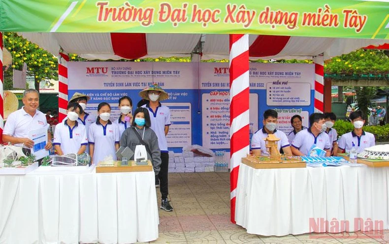 Ngày hội việc làm - giáo dục nghề nghiệp tại Vĩnh Long -0