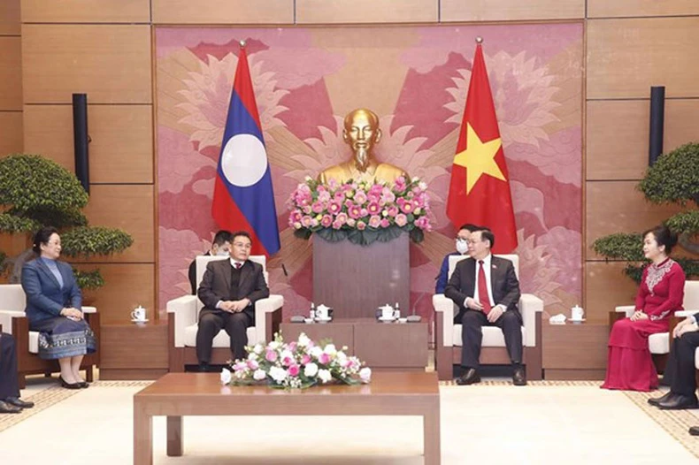 Báo Lào viết về chuyến thăm của Chủ tịch Quốc hội Vương Đình Huệ -0
