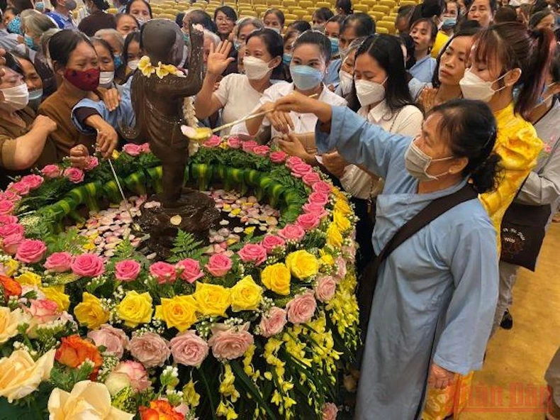 Hàng nghìn người tham dự Đại lễ Phật đản năm 2022 tại chùa Bái Đính -0