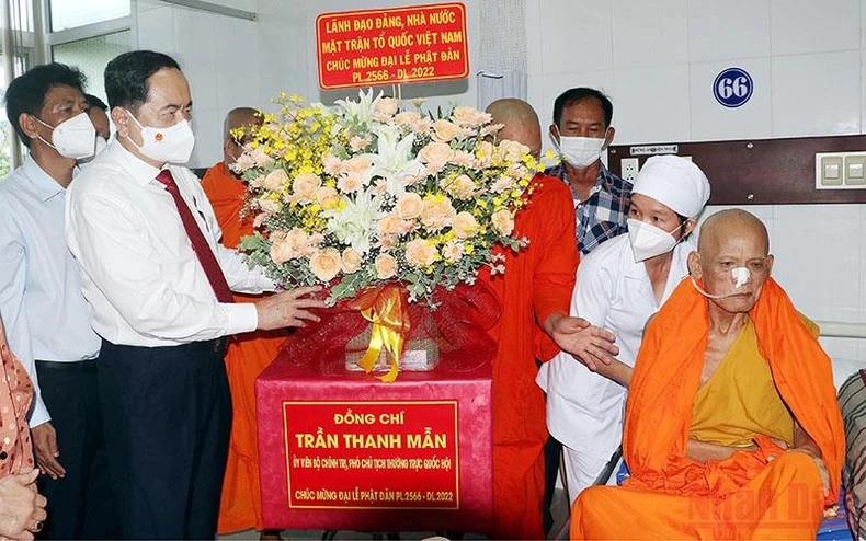 Đồng chí Trần Thanh Mẫn chúc mừng Đại lễ Phật đản ở Cần Thơ -0