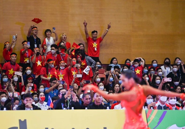 Màn khiêu vũ quyến rũ trên sàn đấu SEA Games 31 -0