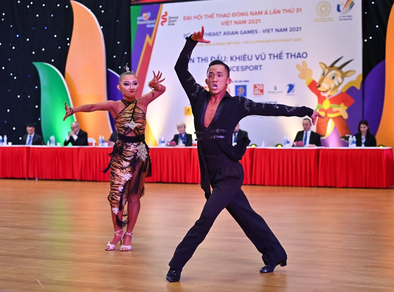 Màn khiêu vũ quyến rũ trên sàn đấu SEA Games 31 -0