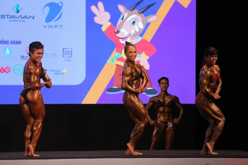 Ngắm cơ bắp như tạc tượng của nữ lực sĩ vô địch SEA Games 31 -0