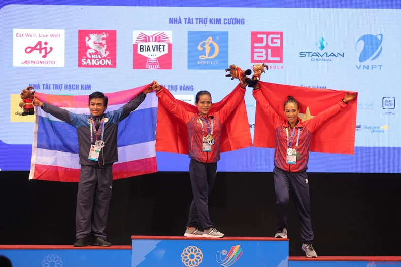 Ngắm cơ bắp như tạc tượng của nữ lực sĩ vô địch SEA Games 31 -0