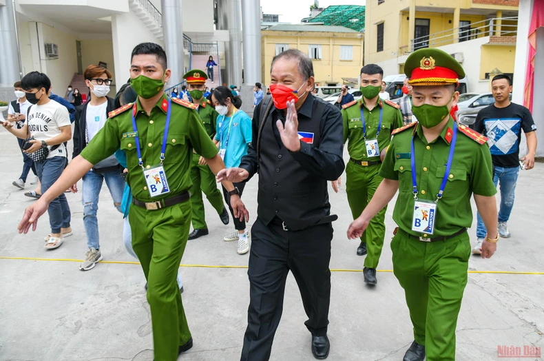 “Phù thuỷ” Effen Reyes “tạo sóng” tại nhà thi đấu Hà Đông -0