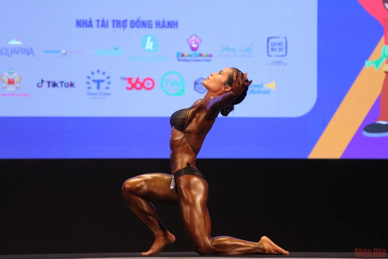 Ngắm cơ bắp như tạc tượng của nữ lực sĩ vô địch SEA Games 31 -0