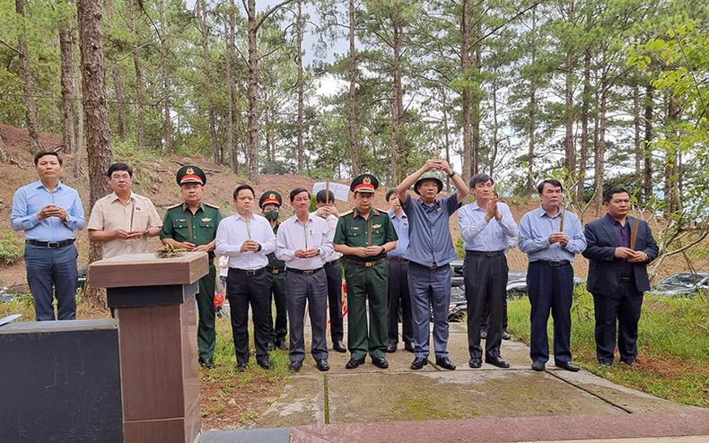 Phó Chủ tịch Quốc hội Trần Quang Phương khảo sát tuyến đường Trường Sơn Đông -0